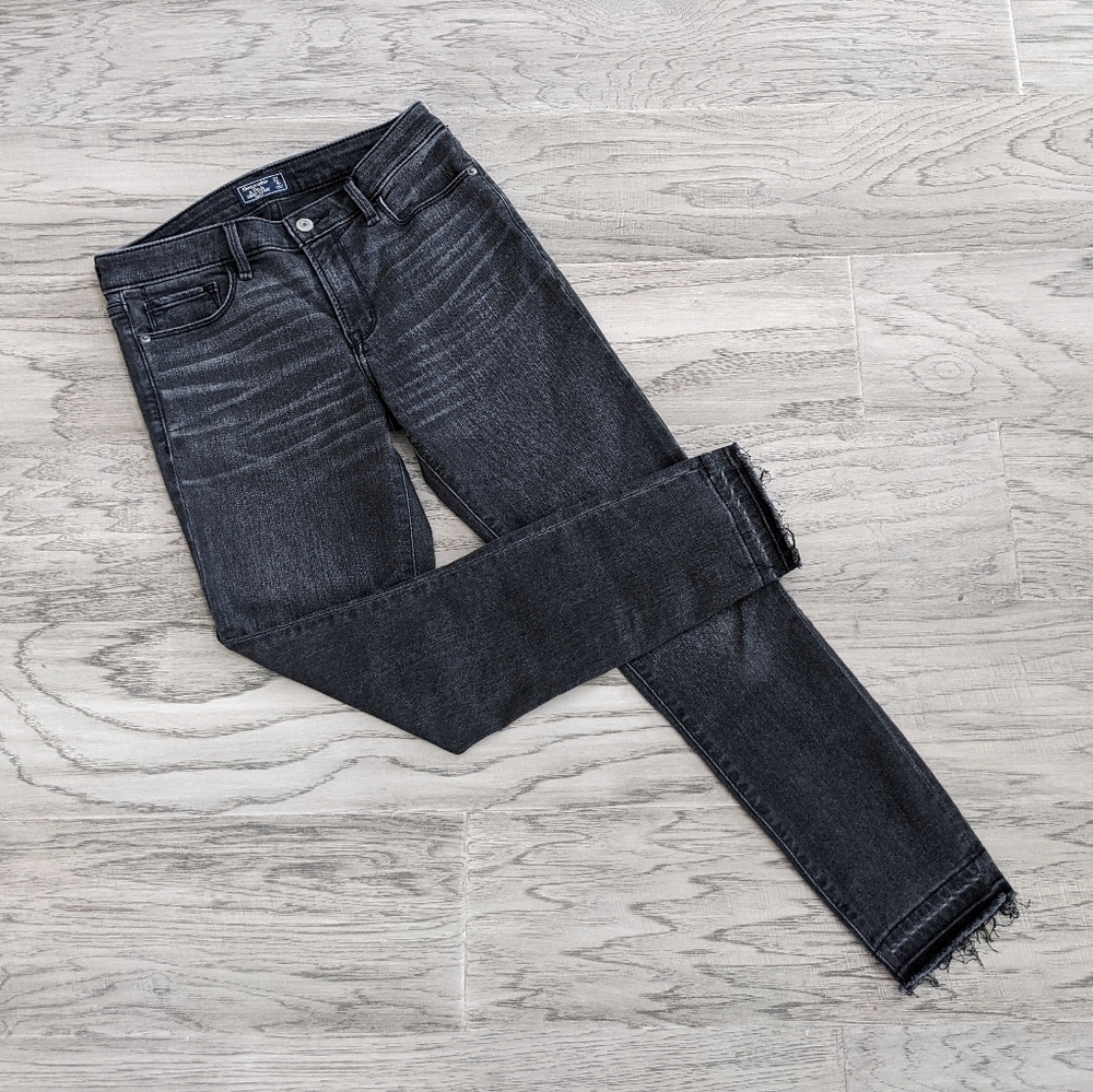A&F Harper Low Rise Ankle Jeans